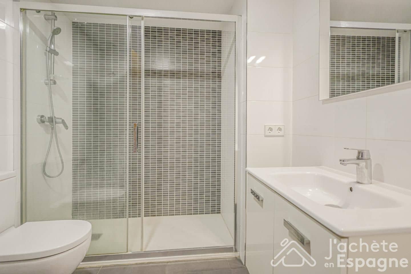 4 bedroom Penthouse for sale in Alicante / Alacant city with garage - € 640,000 (Ref: 10130682)