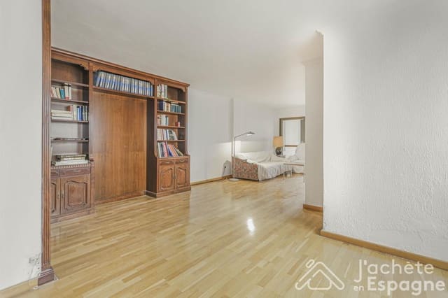 4 bedroom Penthouse for sale in Ensanche - Diputacion, Alicante / Alacant city with garage - € 640,000 (Ref: 10130682)