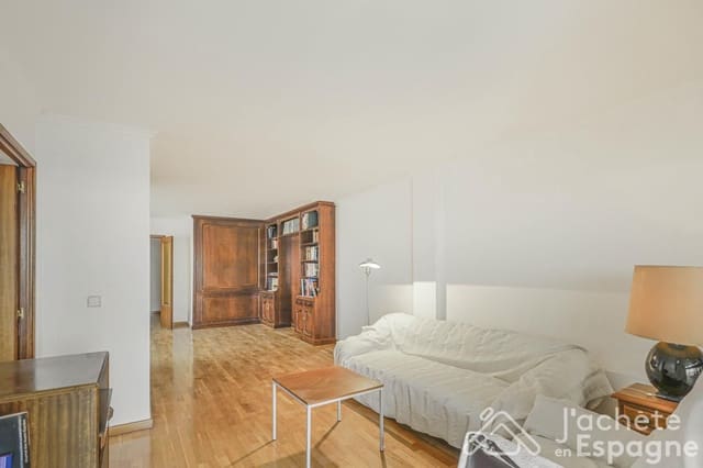 4 bedroom Penthouse for sale in Ensanche - Diputacion, Alicante / Alacant city with garage - € 640,000 (Ref: 10130682)