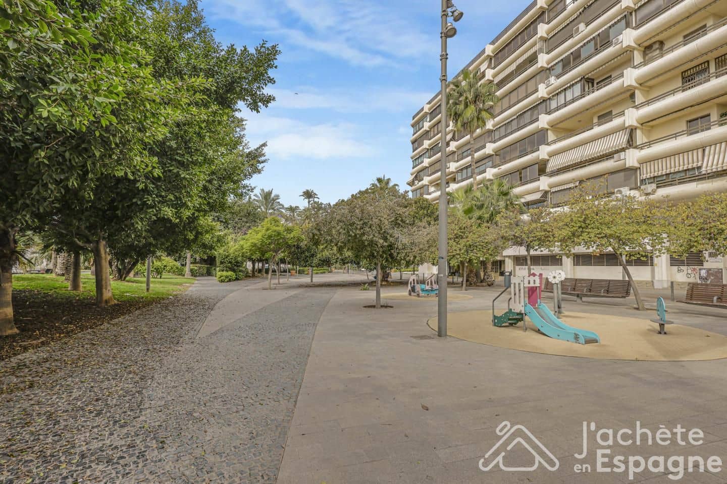 4 bedroom Penthouse for sale in Alicante / Alacant city with garage - € 640,000 (Ref: 10130682)