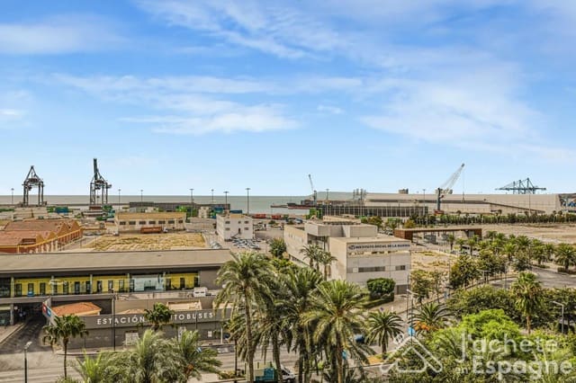 4 bedroom Penthouse for sale in Ensanche - Diputacion, Alicante / Alacant city with garage - € 640,000 (Ref: 10130682)