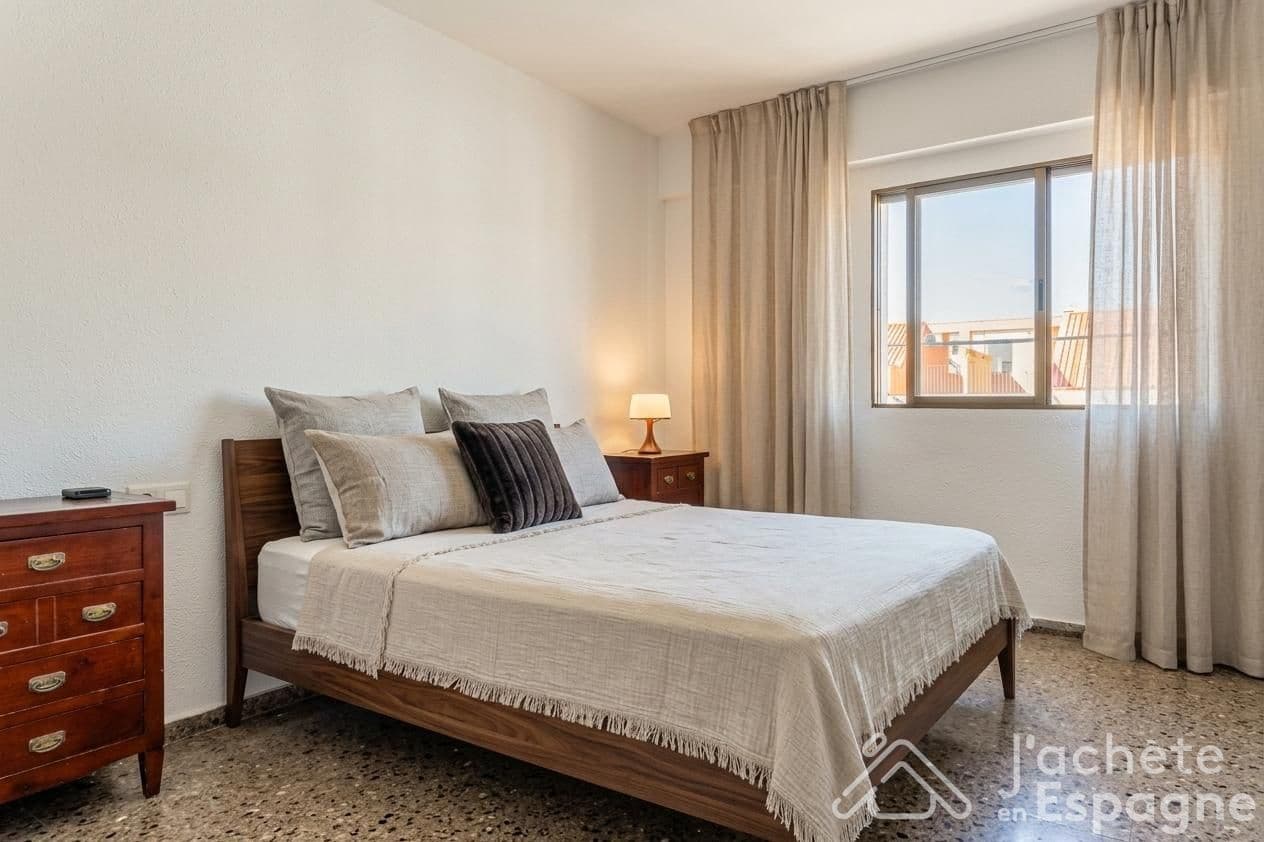 3 bedroom Flat for sale in Valencia city - € 315,000 (Ref: 10130683)