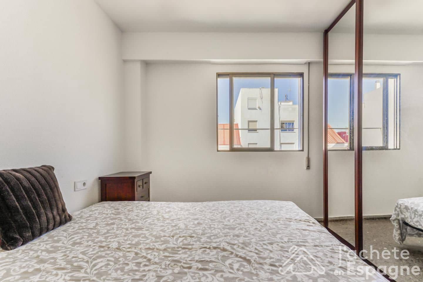 3 bedroom Flat for sale in Valencia city - € 315,000 (Ref: 10130683)