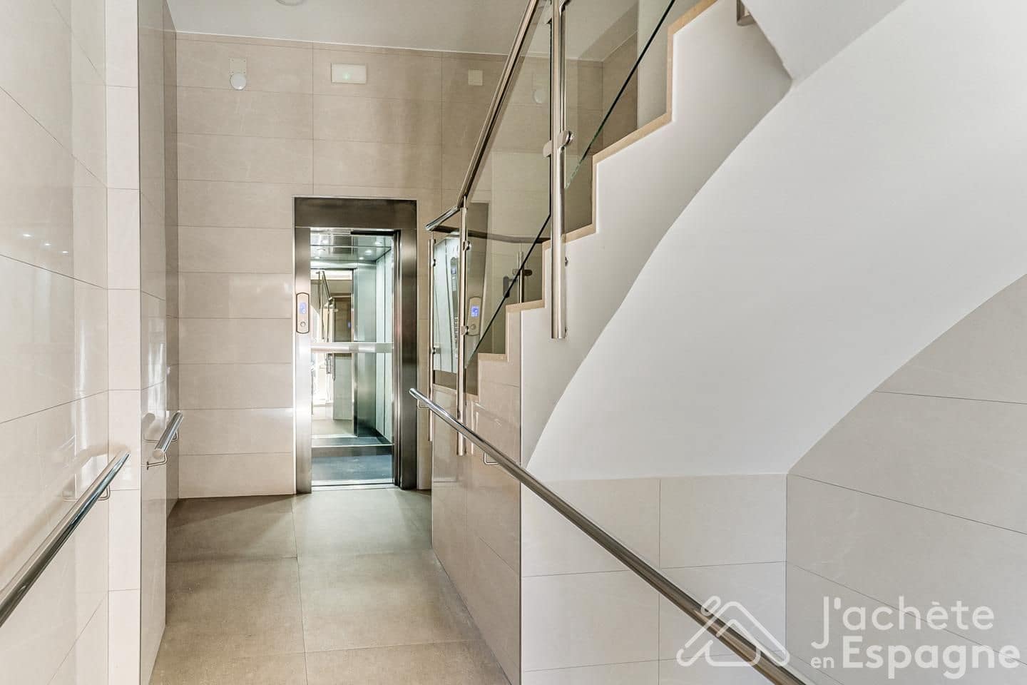 3 bedroom Flat for sale in Valencia city - € 315,000 (Ref: 10130683)