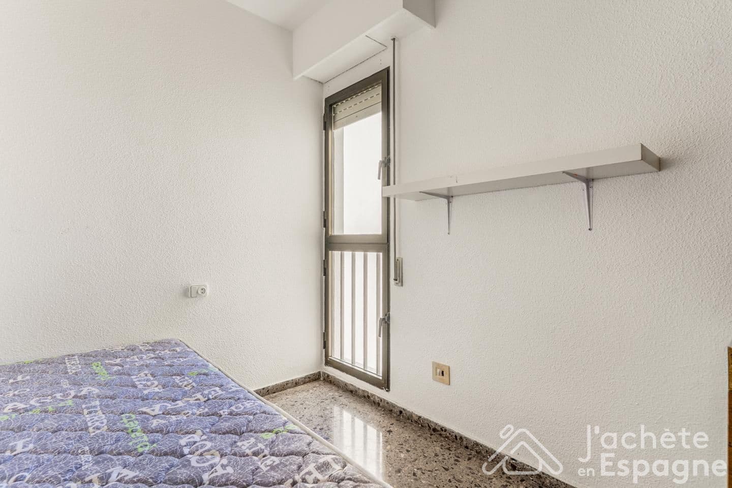 3 bedroom Flat for sale in Valencia city - € 315,000 (Ref: 10130683)