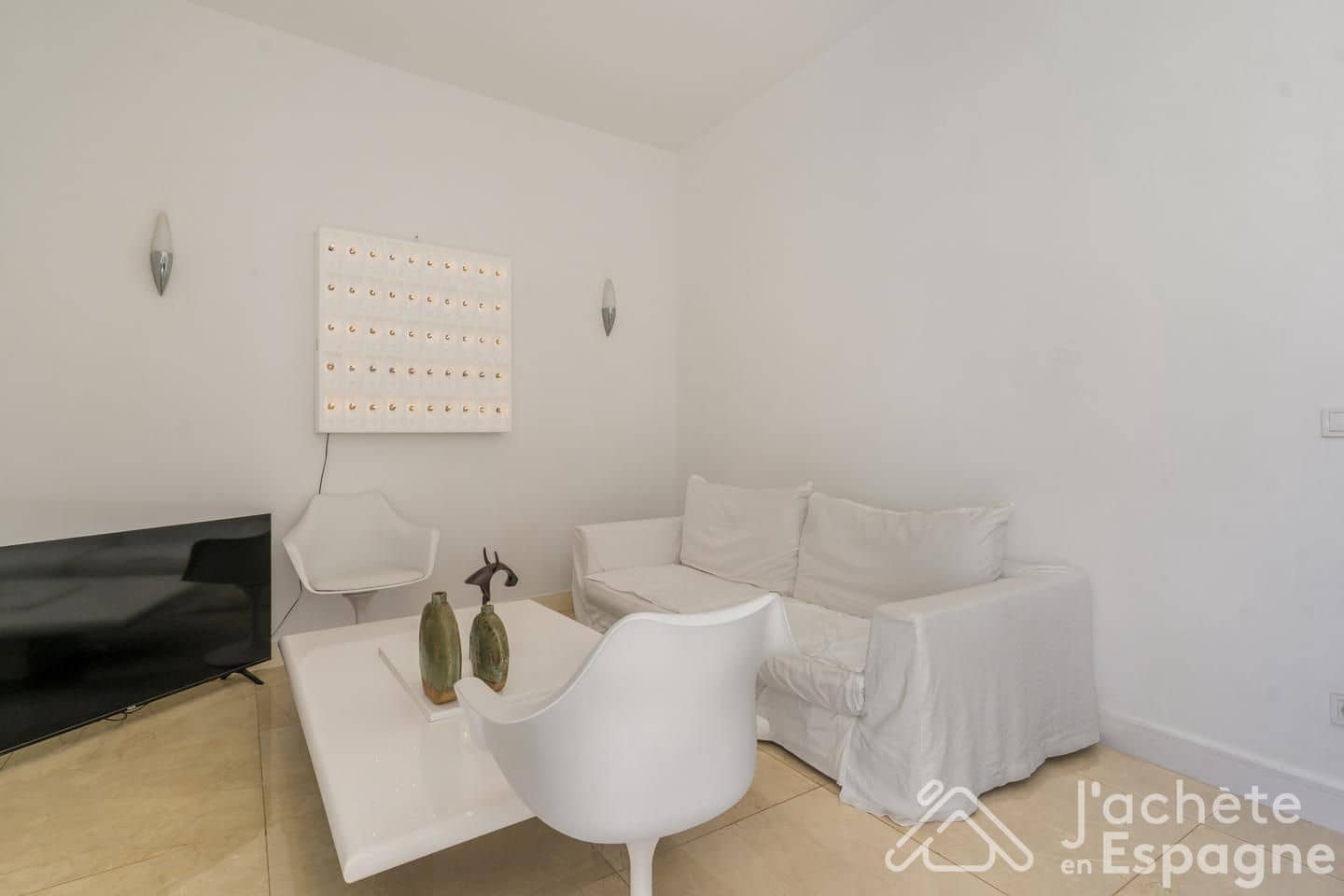 3 bedroom Villa for sale in Gilet with pool - € 280,000 (Ref: 10156876)