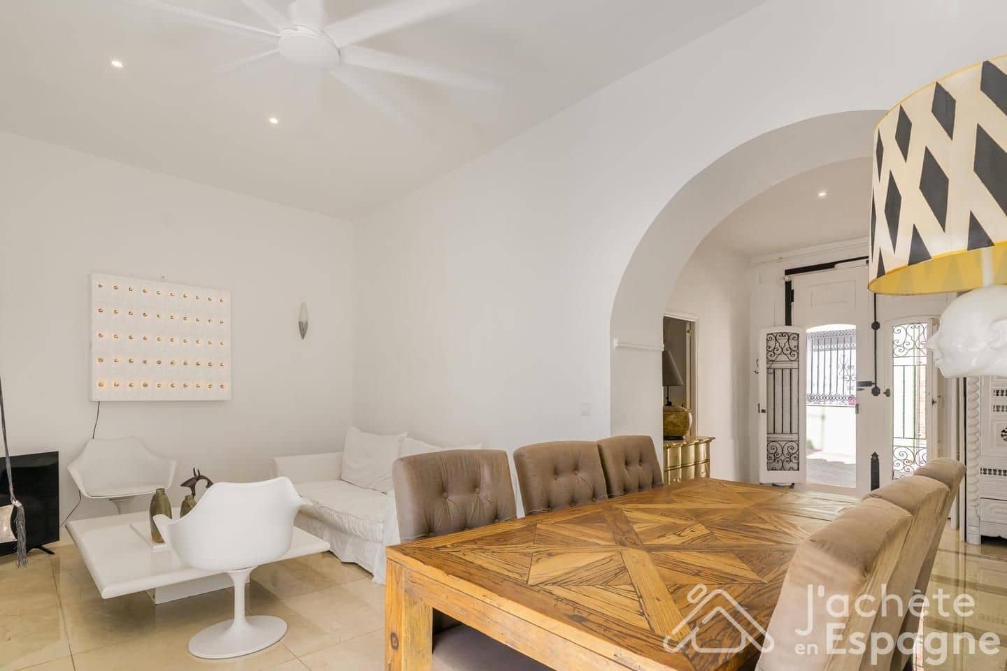 3 bedroom Villa for sale in Gilet with pool - € 280,000 (Ref: 10156876)