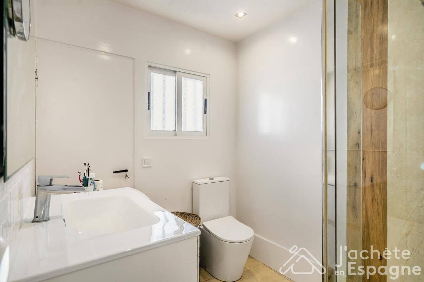 3 bedroom Villa for sale in Gilet with pool - € 280,000 (Ref: 10156876)