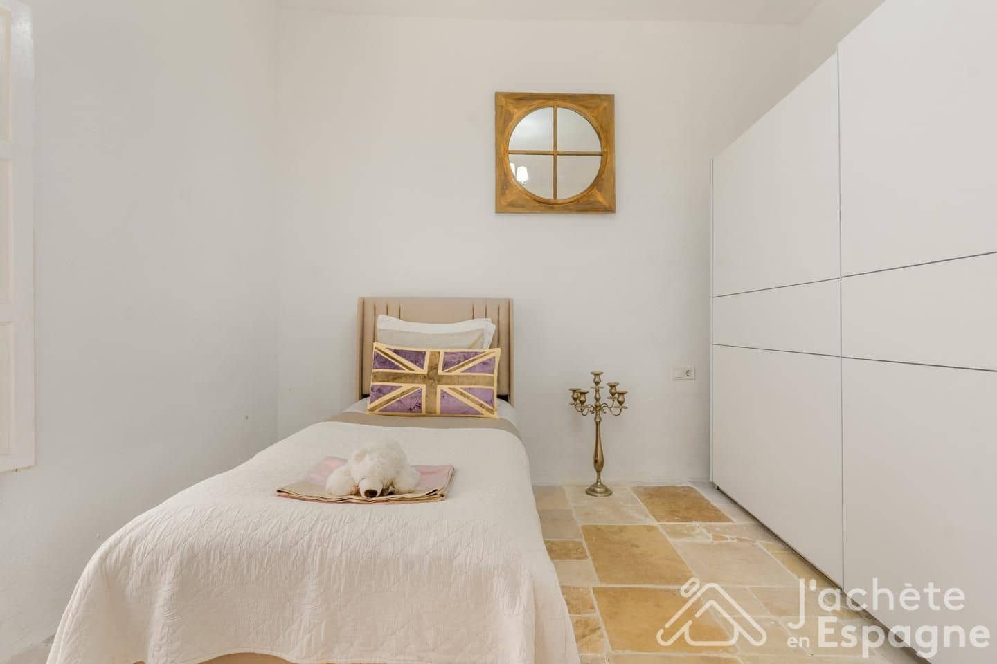 3 bedroom Villa for sale in Gilet with pool - € 280,000 (Ref: 10156876)