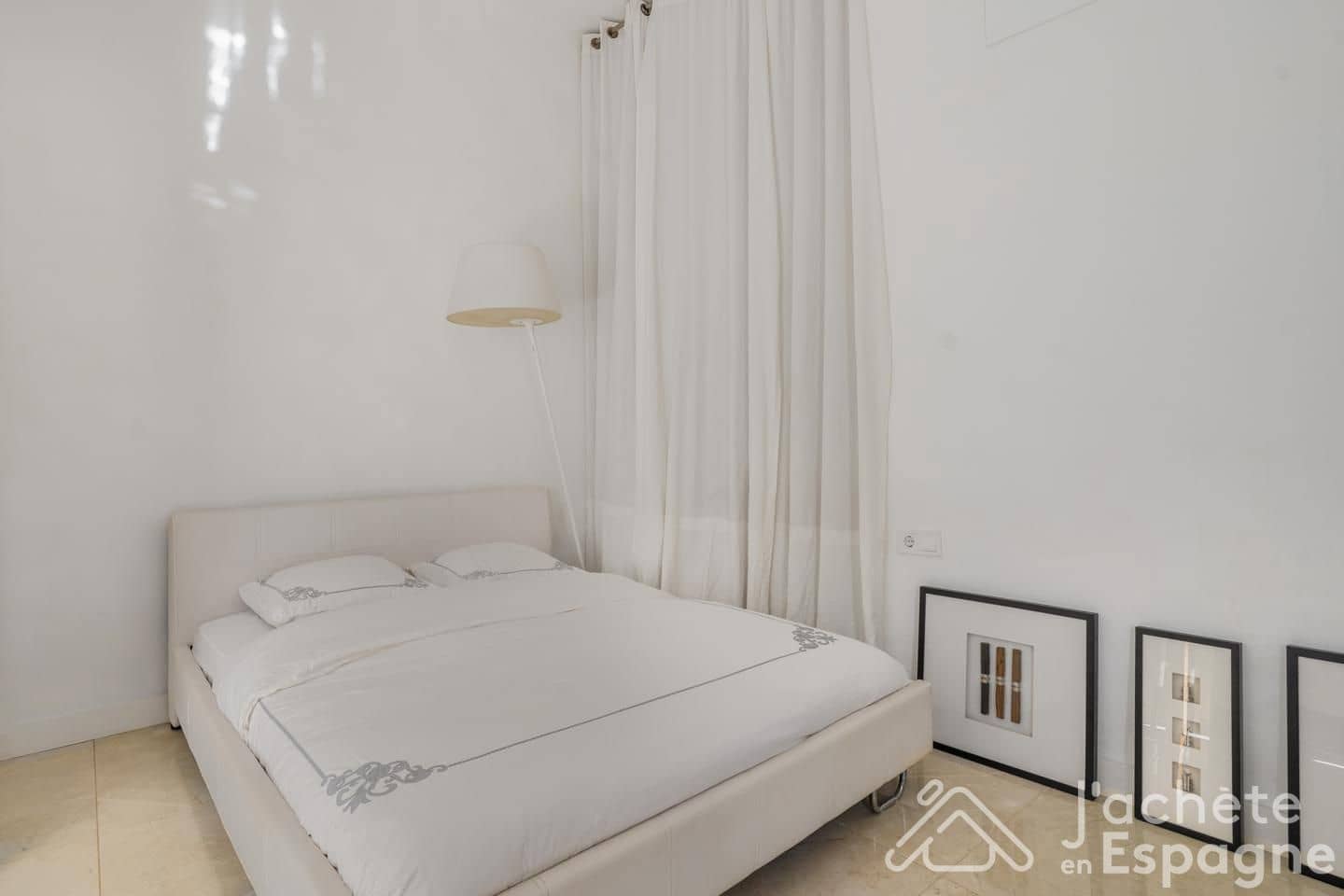 3 bedroom Villa for sale in Gilet with pool - € 280,000 (Ref: 10156876)