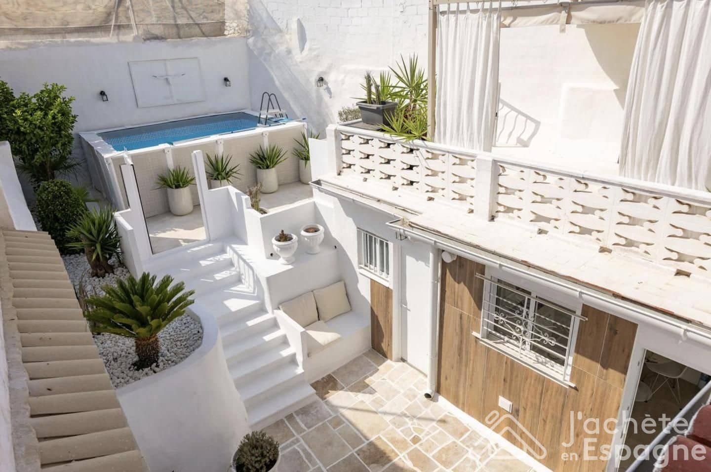 3 bedroom Villa for sale in Gilet with pool - € 280,000 (Ref: 10156876)