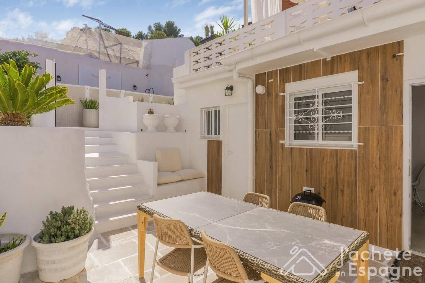 3 bedroom Villa for sale in Gilet with pool - € 280,000 (Ref: 10156876)