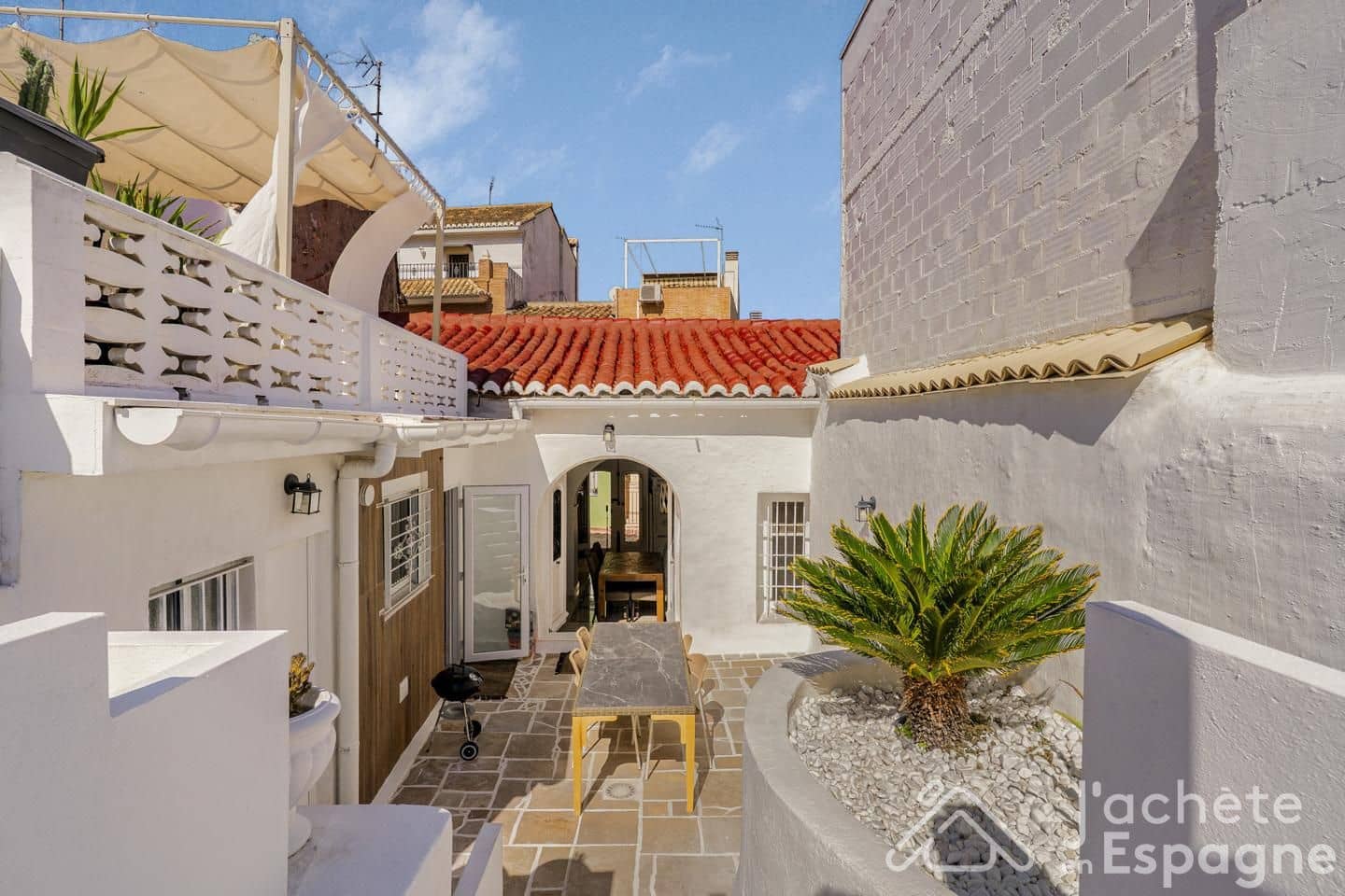 3 bedroom Villa for sale in Gilet with pool - € 280,000 (Ref: 10156876)