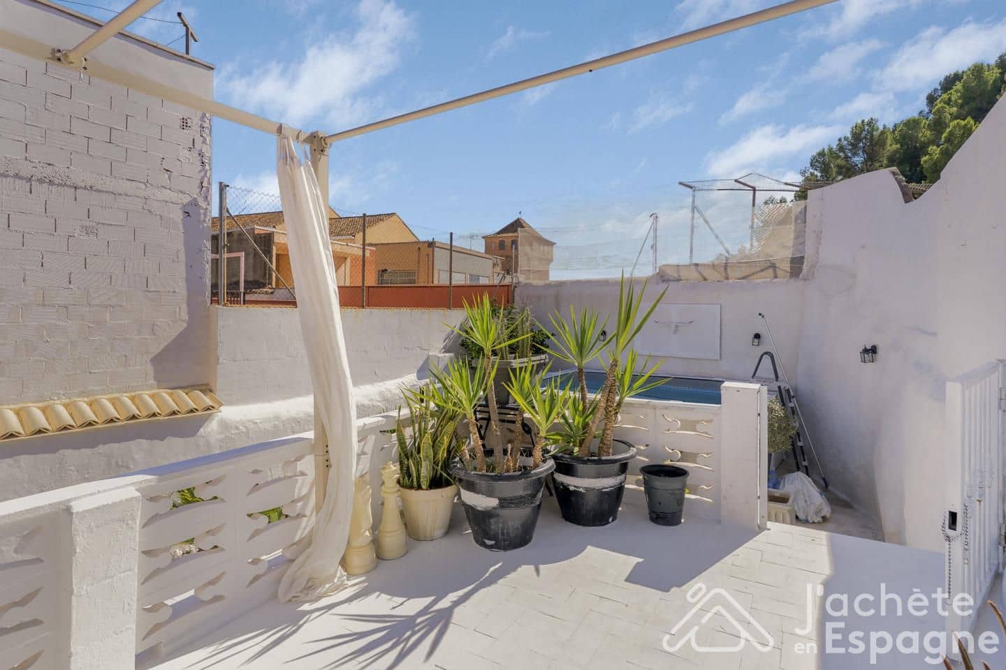 3 bedroom Villa for sale in Gilet with pool - € 280,000 (Ref: 10156876)