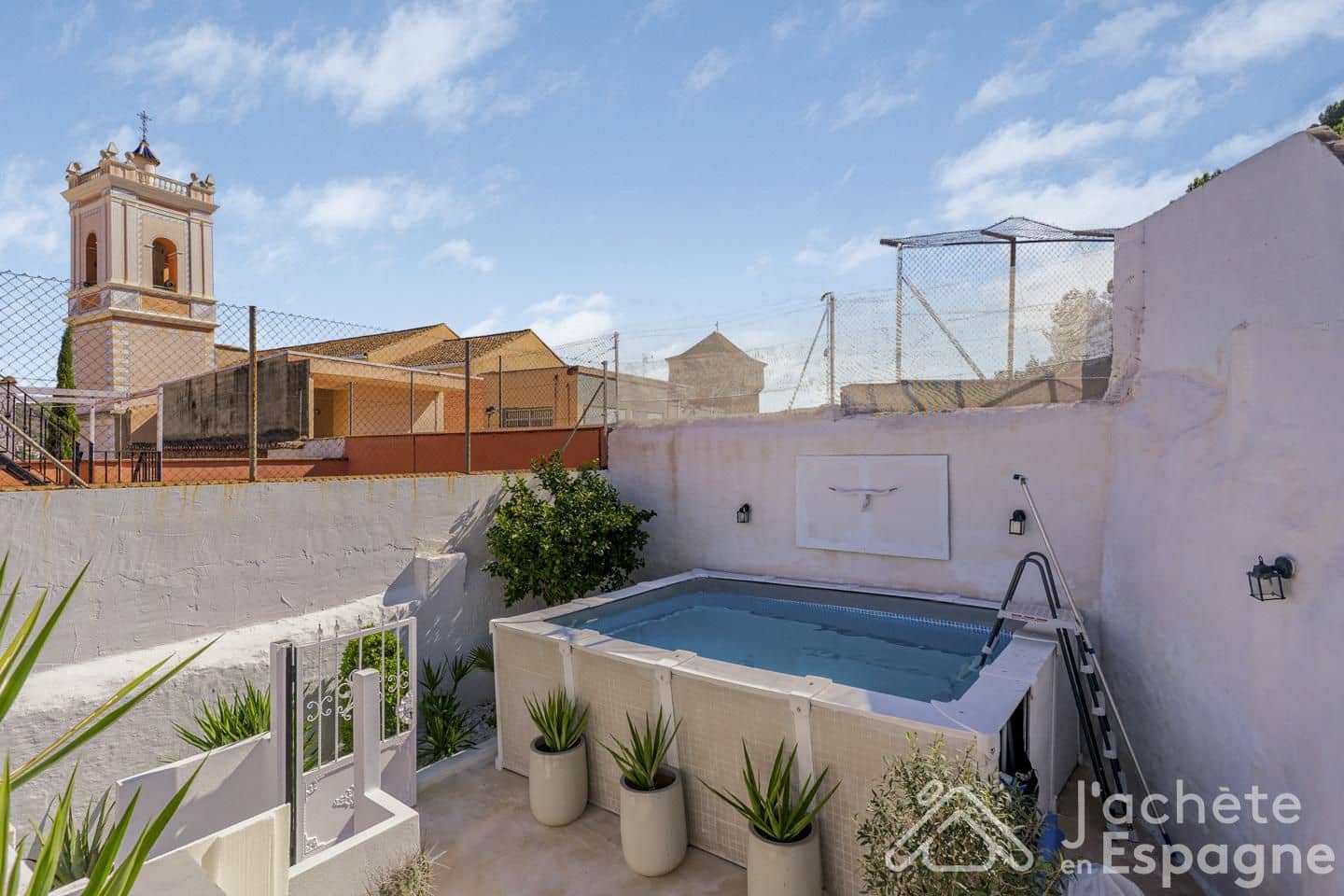 3 bedroom Villa for sale in Gilet with pool - € 280,000 (Ref: 10156876)