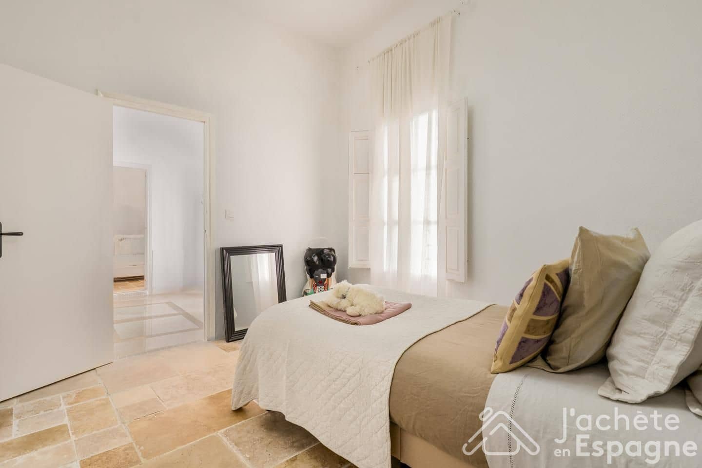 3 bedroom Villa for sale in Gilet with pool - € 280,000 (Ref: 10156876)