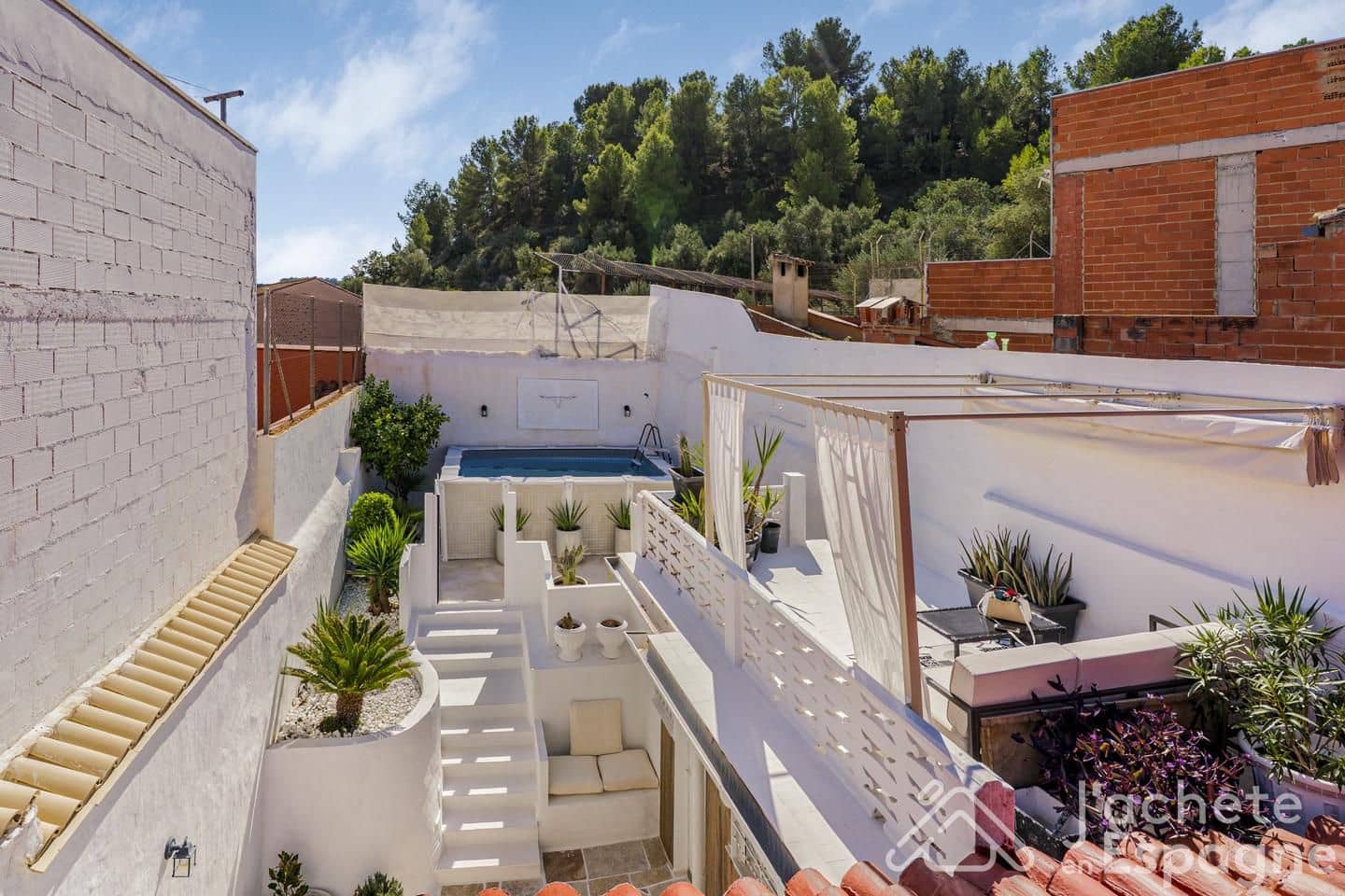 3 bedroom Villa for sale in Gilet with pool - € 280,000 (Ref: 10156876)