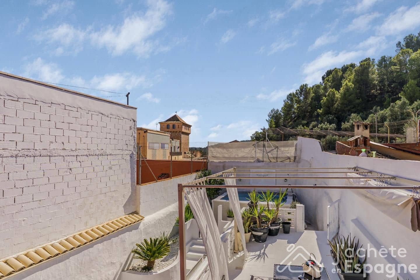 3 bedroom Villa for sale in Gilet with pool - € 280,000 (Ref: 10156876)