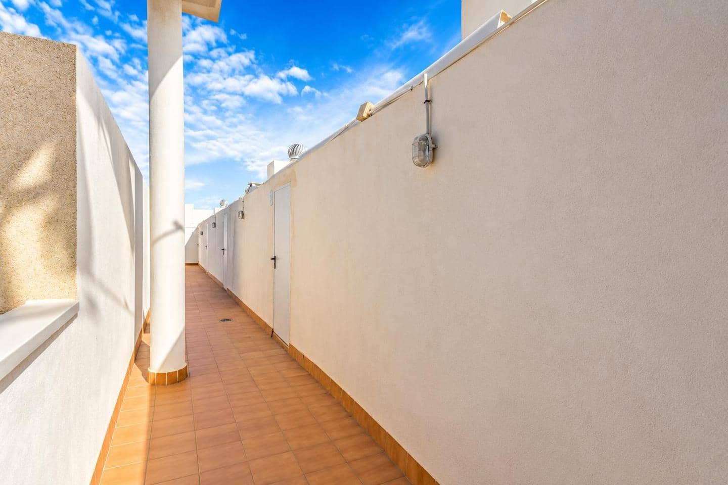 Piso de 2 habitaciones en Torrevieja en venta con piscina garaje - 159.000 € (Ref: 10163448)