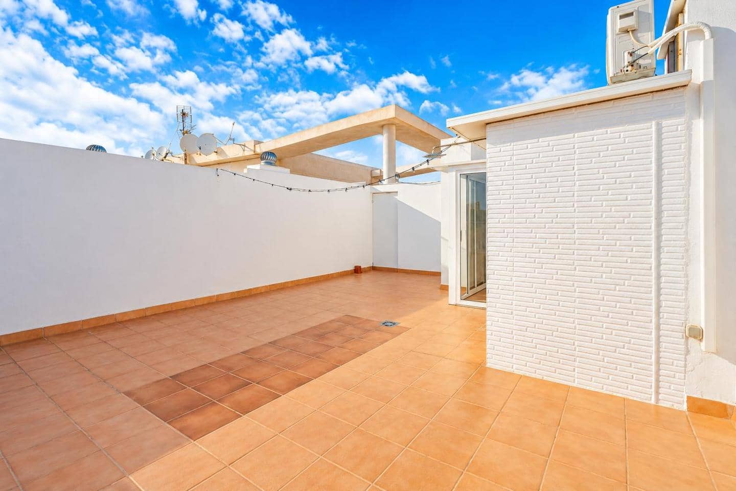 Piso de 2 habitaciones en Torrevieja en venta con piscina garaje - 159.000 € (Ref: 10163448)