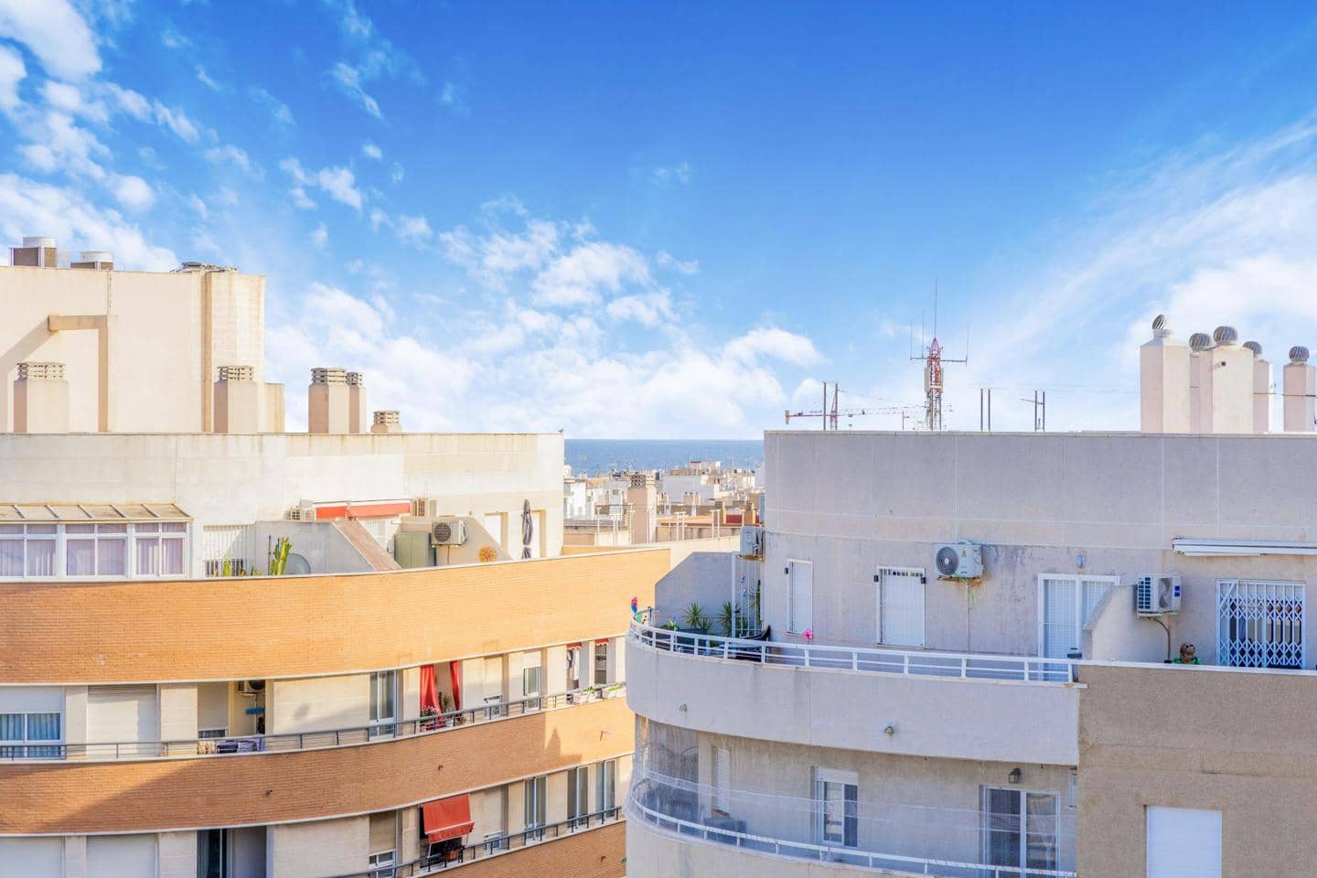 Piso de 2 habitaciones en Torrevieja en venta con piscina garaje - 159.000 € (Ref: 10163448)