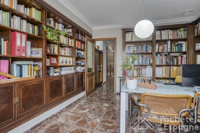 5 soveværelse Penthouse til salg i El Mercat, Valencia by - € 1.100.000 (Ref: 10168778)