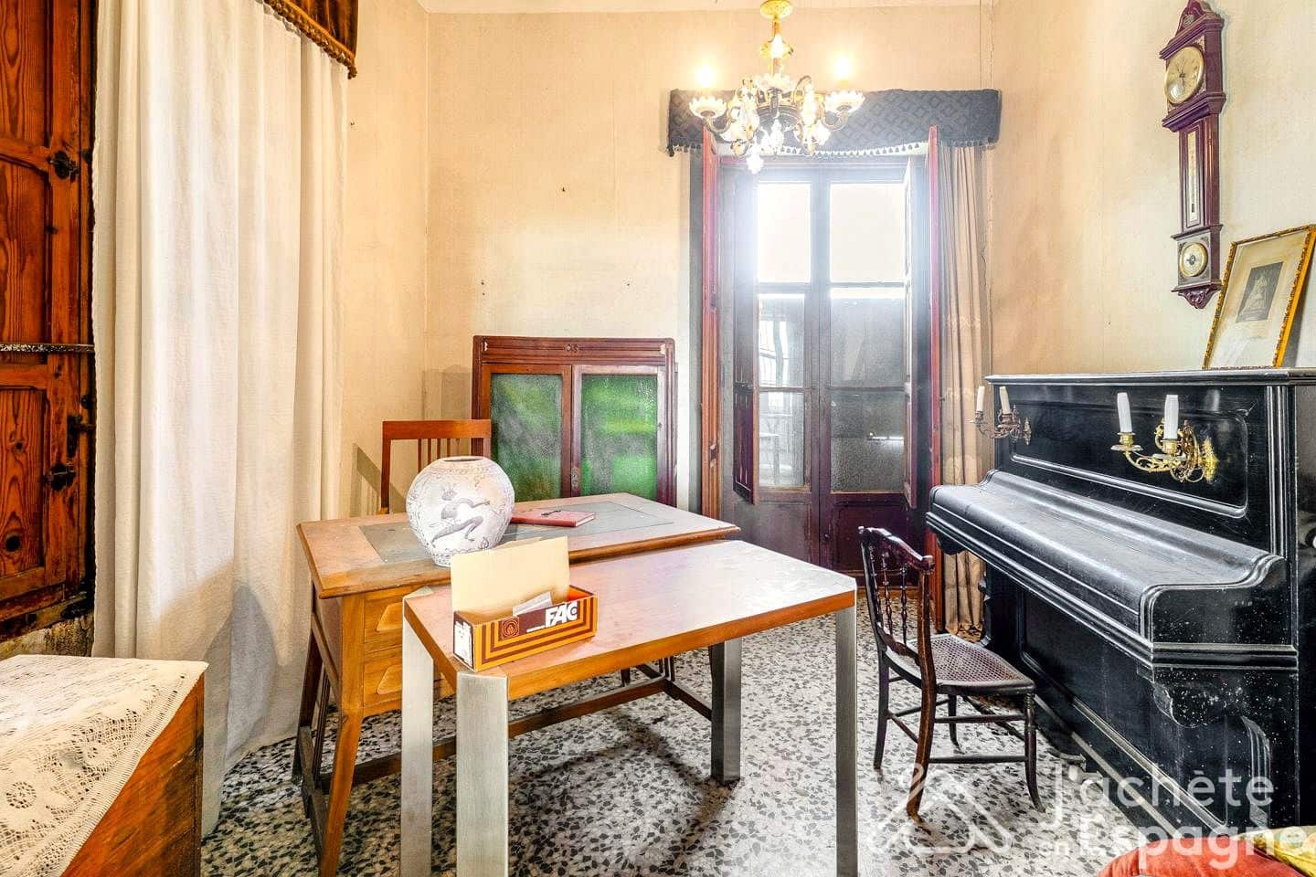 8 bedroom Villa for sale in Benifaio with pool garage - € 595,000 (Ref: 10177556)