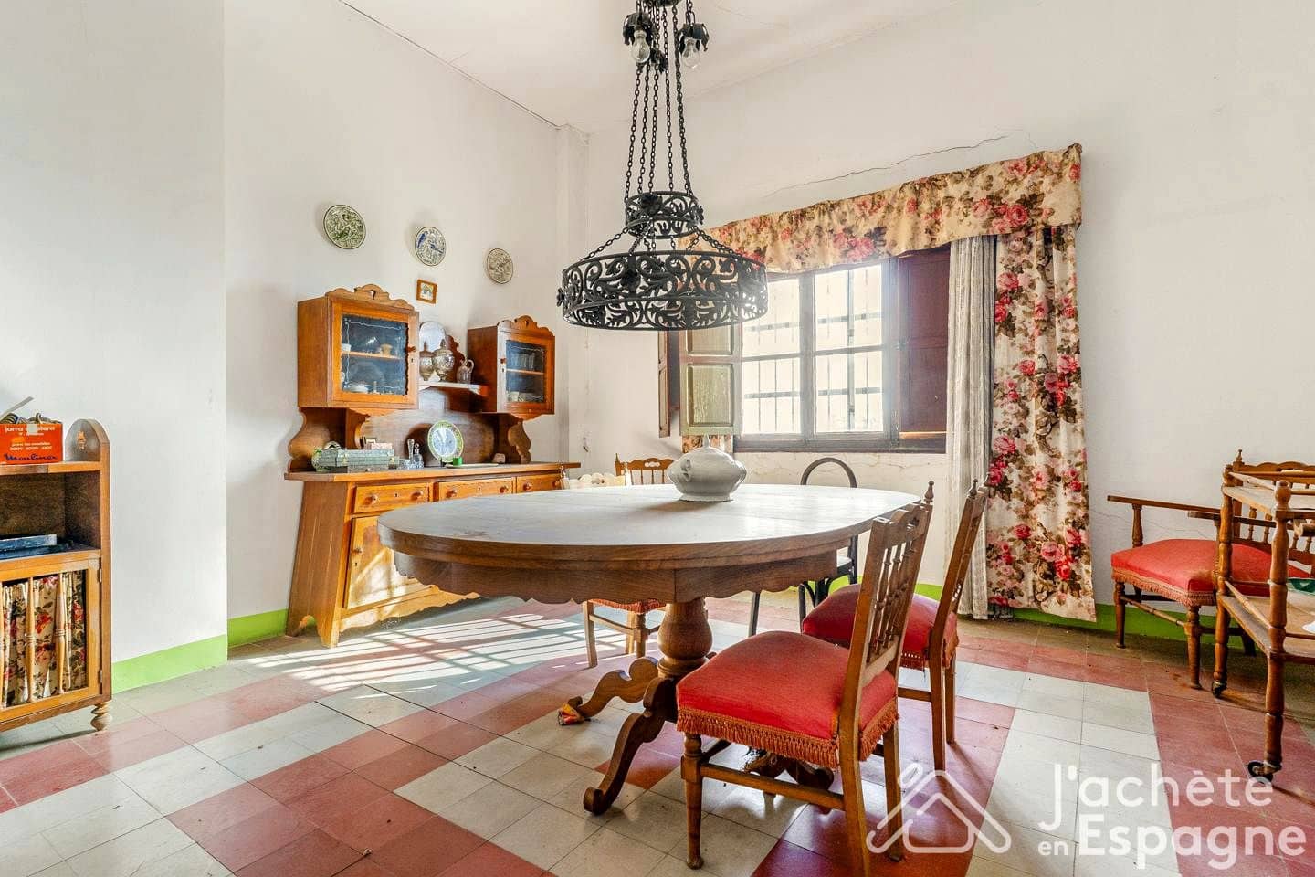 8 bedroom Villa for sale in Benifaio with pool garage - € 595,000 (Ref: 10177556)