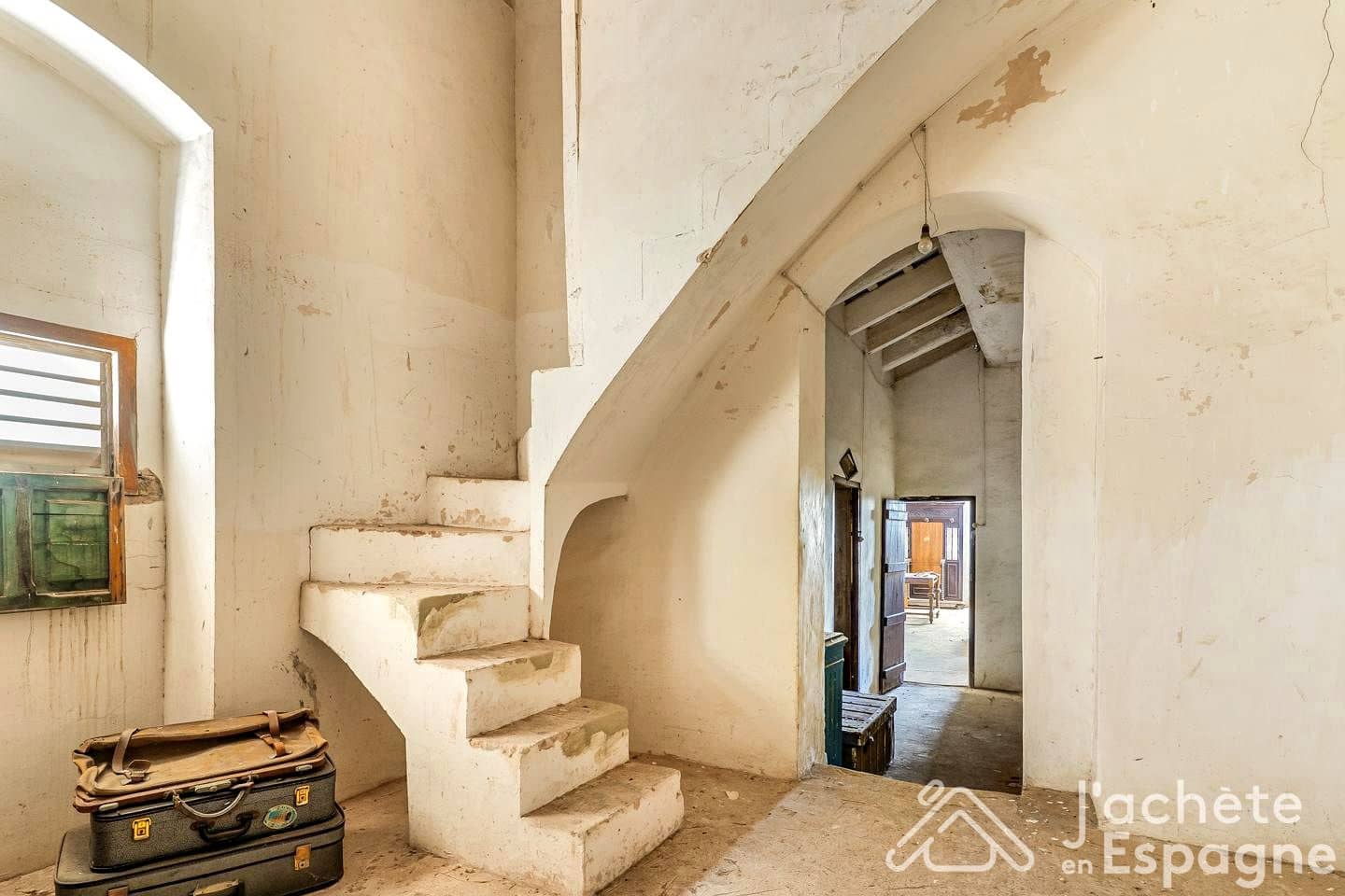 8 bedroom Villa for sale in Benifaio with pool garage - € 595,000 (Ref: 10177556)