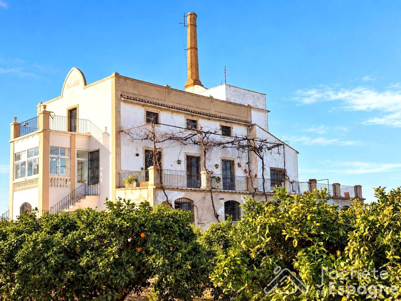 8 bedroom Villa for sale in Benifaio with pool garage - € 595,000 (Ref: 10177556)