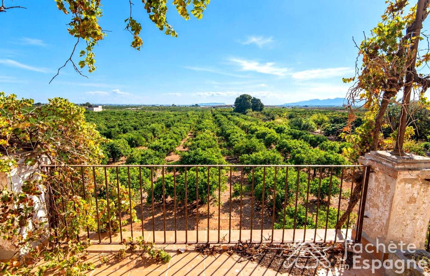 8 bedroom Villa for sale in Benifaio with pool garage - € 595,000 (Ref: 10177556)