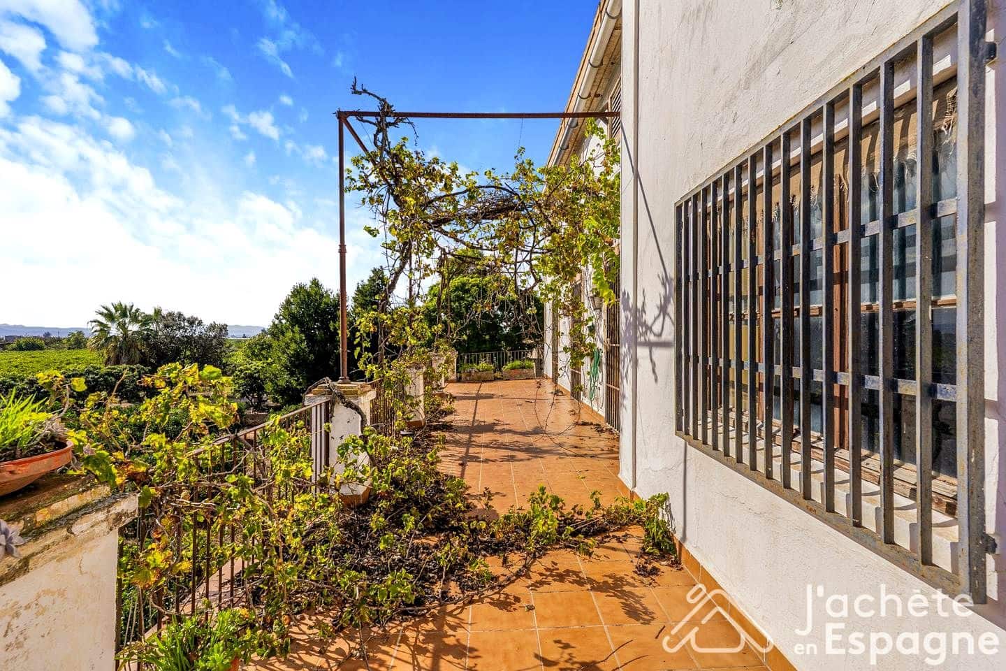 8 bedroom Villa for sale in Benifaio with pool garage - € 595,000 (Ref: 10177556)