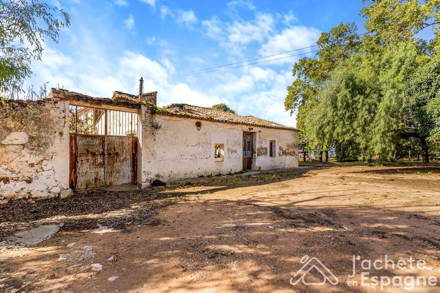 8 bedroom Villa for sale in Benifaio with pool garage - € 595,000 (Ref: 10177556)