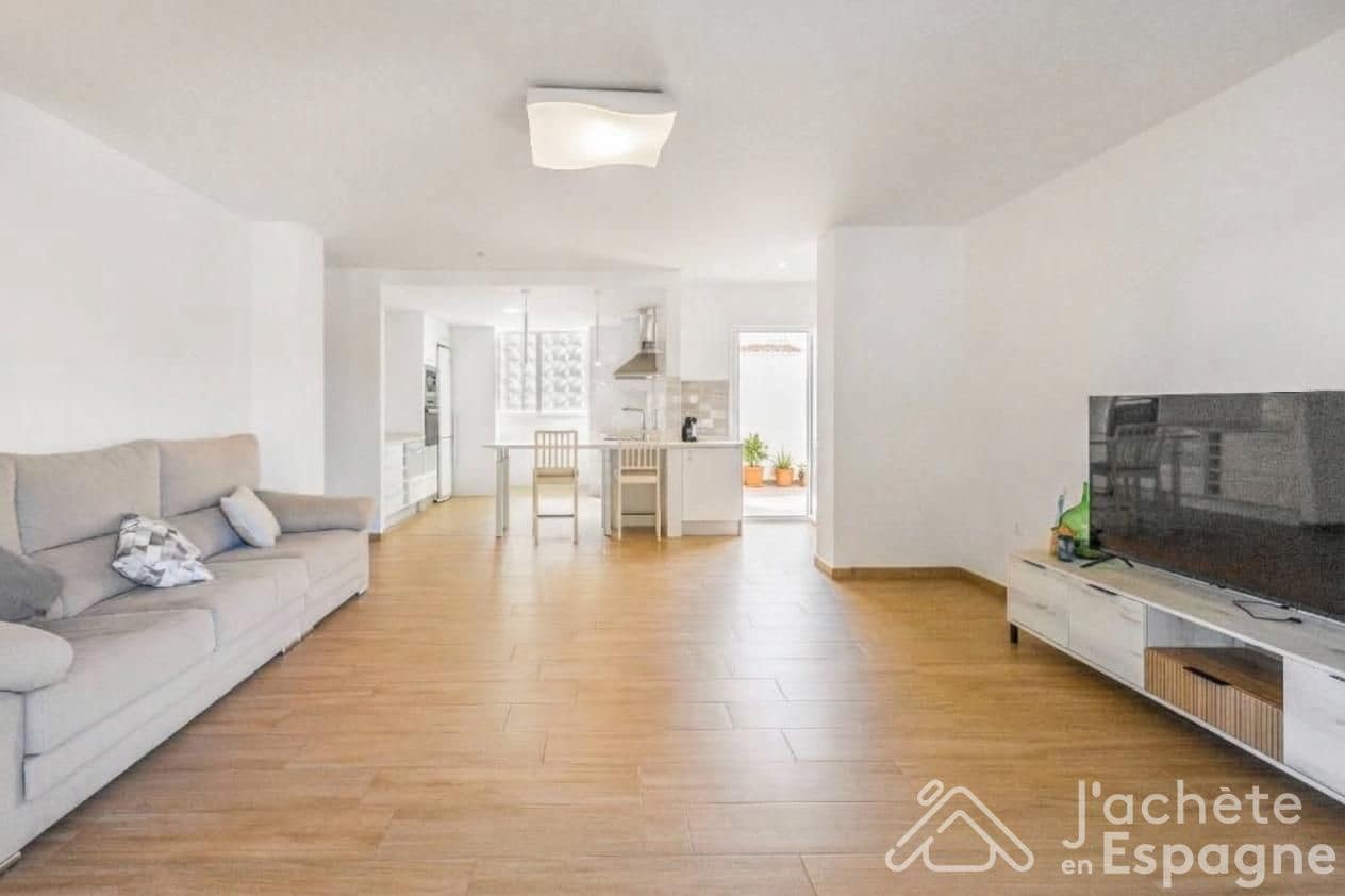 3 slaapkamer Flat te koop in Cabo de las Huertas met zwembad garage - € 649.000 (Ref: 10185982)
