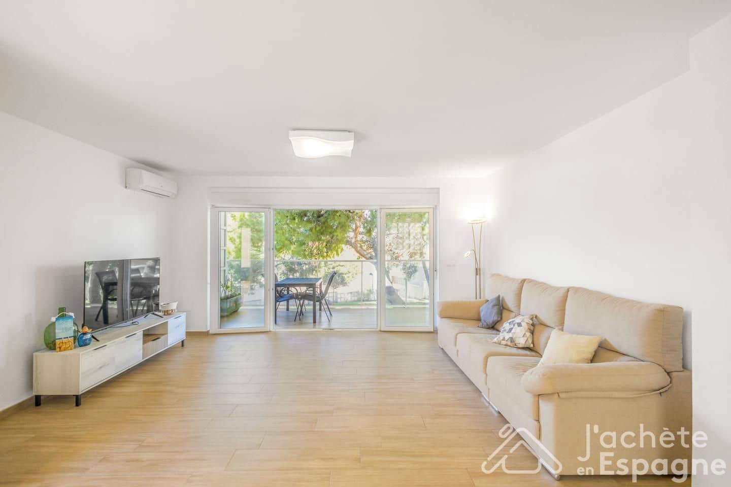 3 slaapkamer Flat te koop in Cabo de las Huertas met zwembad garage - € 649.000 (Ref: 10185982)