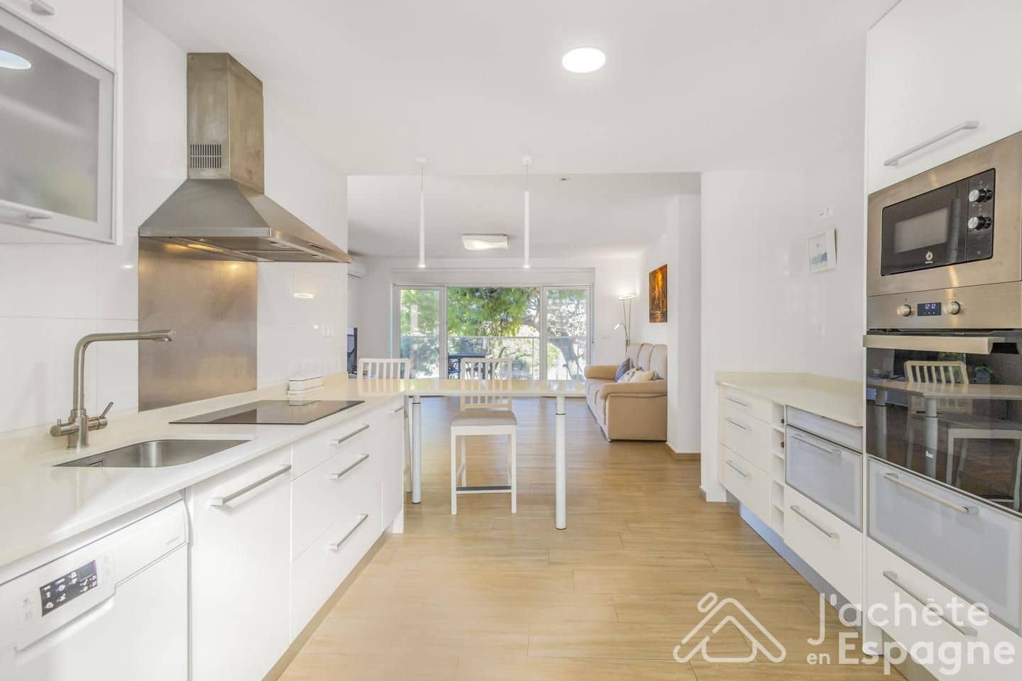 3 slaapkamer Flat te koop in Cabo de las Huertas met zwembad garage - € 649.000 (Ref: 10185982)