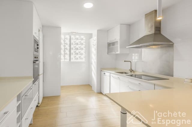 3 slaapkamer Flat te koop in Cabo de las Huertas, Alicante stad met zwembad garage - € 649.000 (Ref: 10185982)