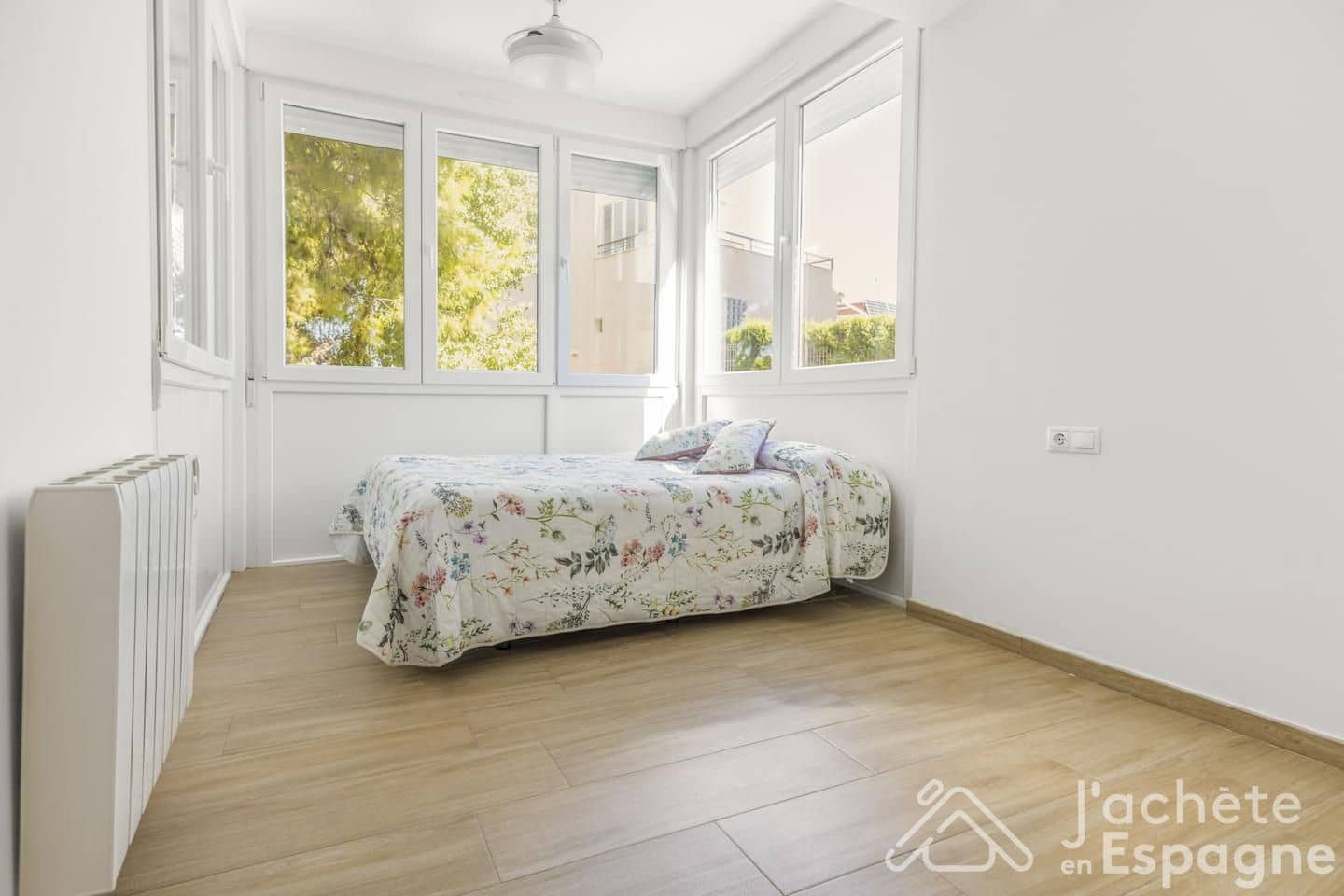 3 slaapkamer Flat te koop in Cabo de las Huertas met zwembad garage - € 649.000 (Ref: 10185982)