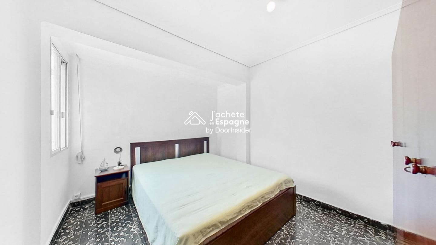 3 bedroom Flat for sale in Torrefiel, Valencia city € 115,000 (Ref