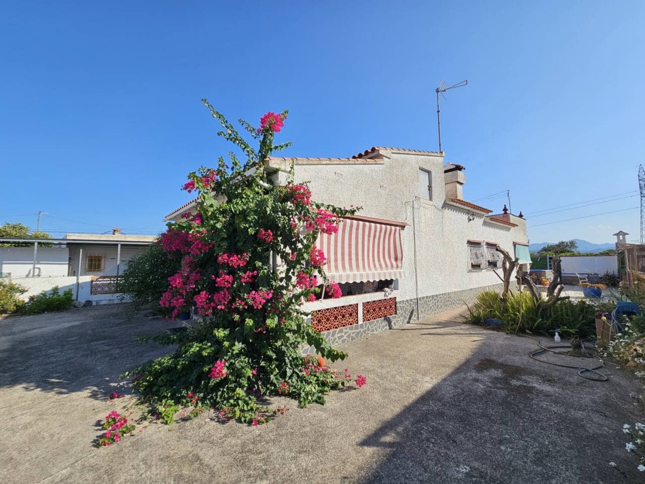 4 bedroom Villa for sale in Oliva with pool - € 330,000 (Ref: 10010067)
