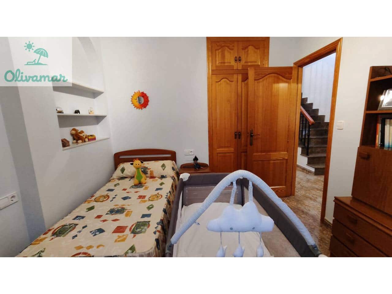 4 bedroom Villa for sale in Oliva with pool garage - € 550,000 (Ref: 10031392)