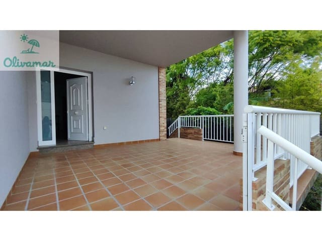 4 bedroom Villa for sale in Oliva with pool garage - € 550,000 (Ref: 10031392)