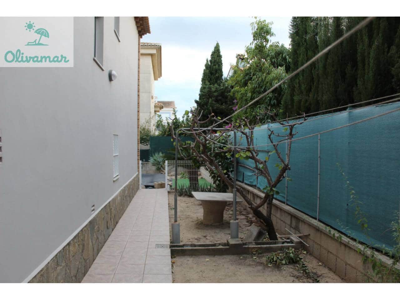 4 bedroom Villa for sale in Oliva with pool garage - € 550,000 (Ref: 10031392)