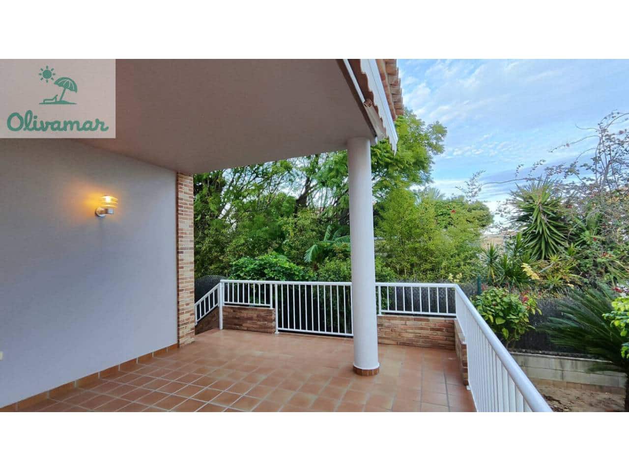 4 bedroom Villa for sale in Oliva with pool garage - € 550,000 (Ref: 10031392)