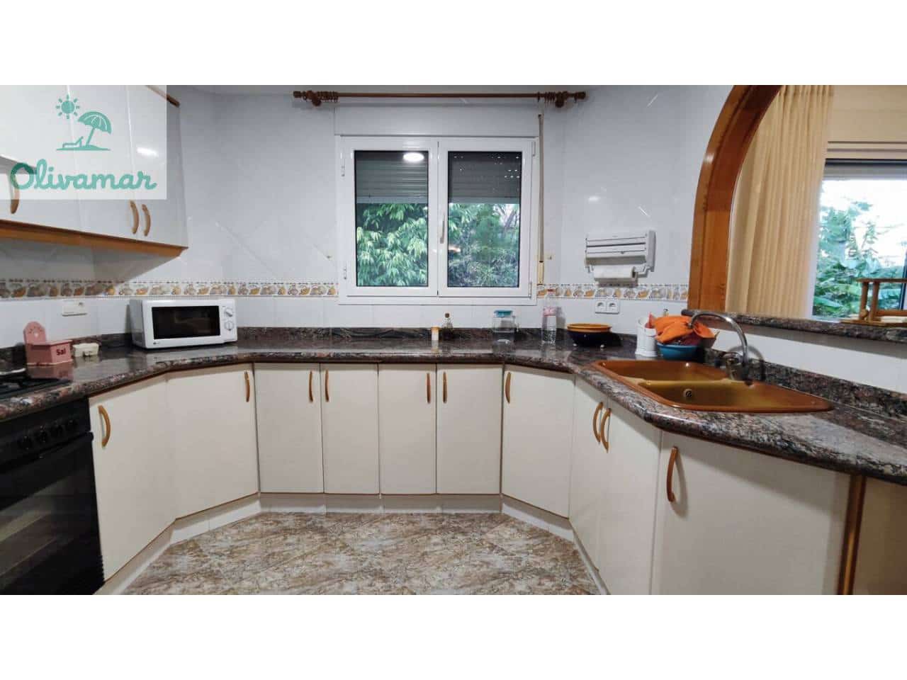 4 bedroom Villa for sale in Oliva with pool garage - € 550,000 (Ref: 10031392)