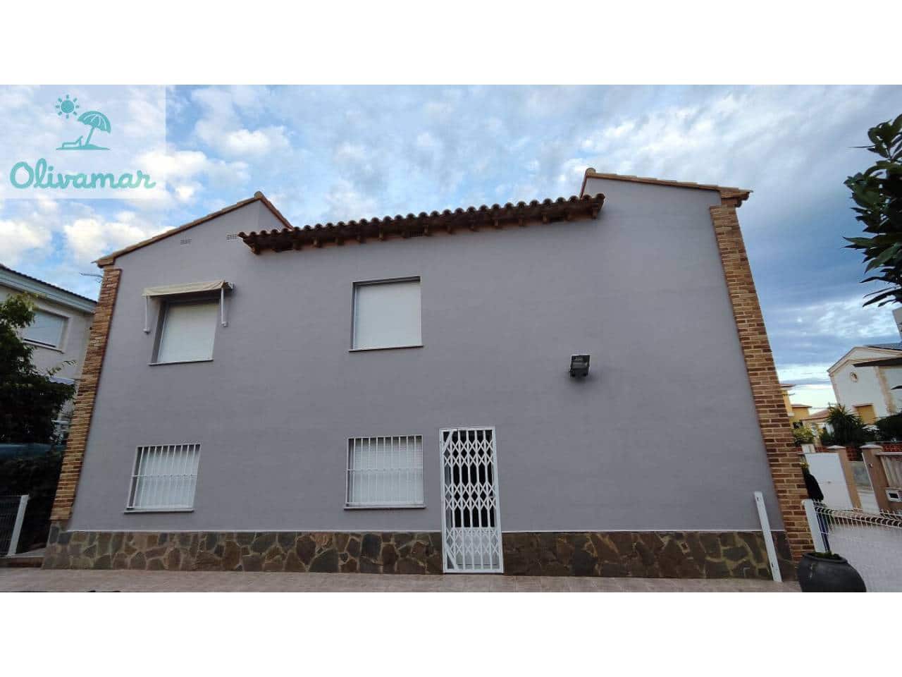 4 bedroom Villa for sale in Oliva with pool garage - € 550,000 (Ref: 10031392)