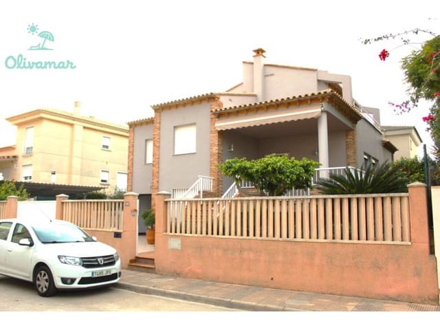 4 bedroom Villa for sale in Oliva with pool garage - € 550,000 (Ref: 10031392)