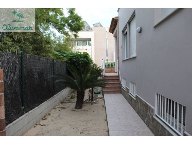 4 bedroom Villa for sale in Oliva with pool garage - € 550,000 (Ref: 10031392)