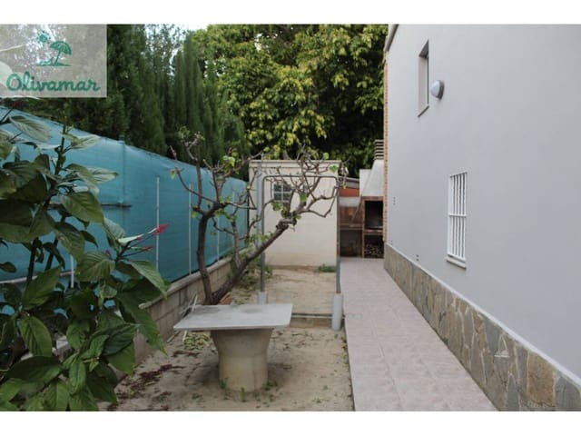 4 bedroom Villa for sale in Oliva with pool garage - € 550,000 (Ref: 10031392)