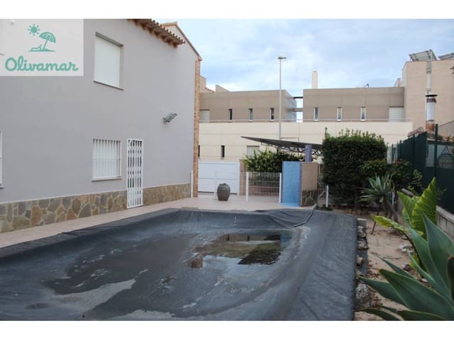4 bedroom Villa for sale in Oliva with pool garage - € 550,000 (Ref: 10031392)